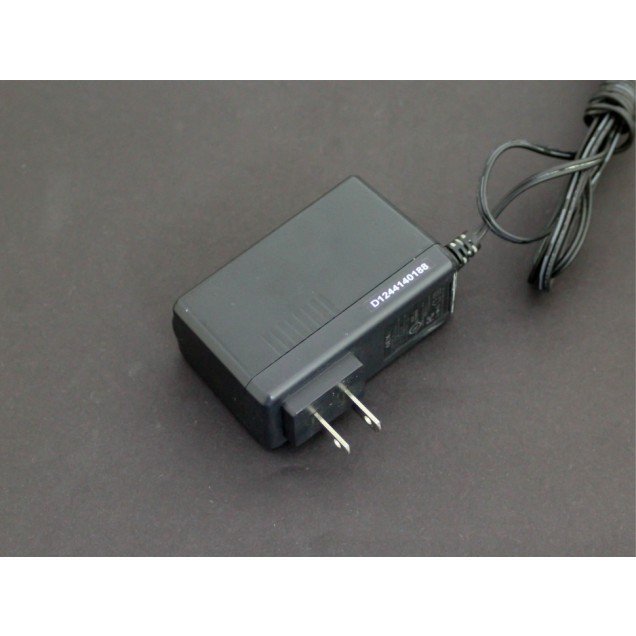 eliminador-de-voltaje-ac-dc-12v-2a-con-plug-macho-2-1mm